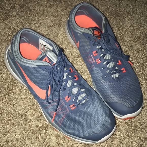 Nike Tennis Shoes!! - Picture 3 of 3